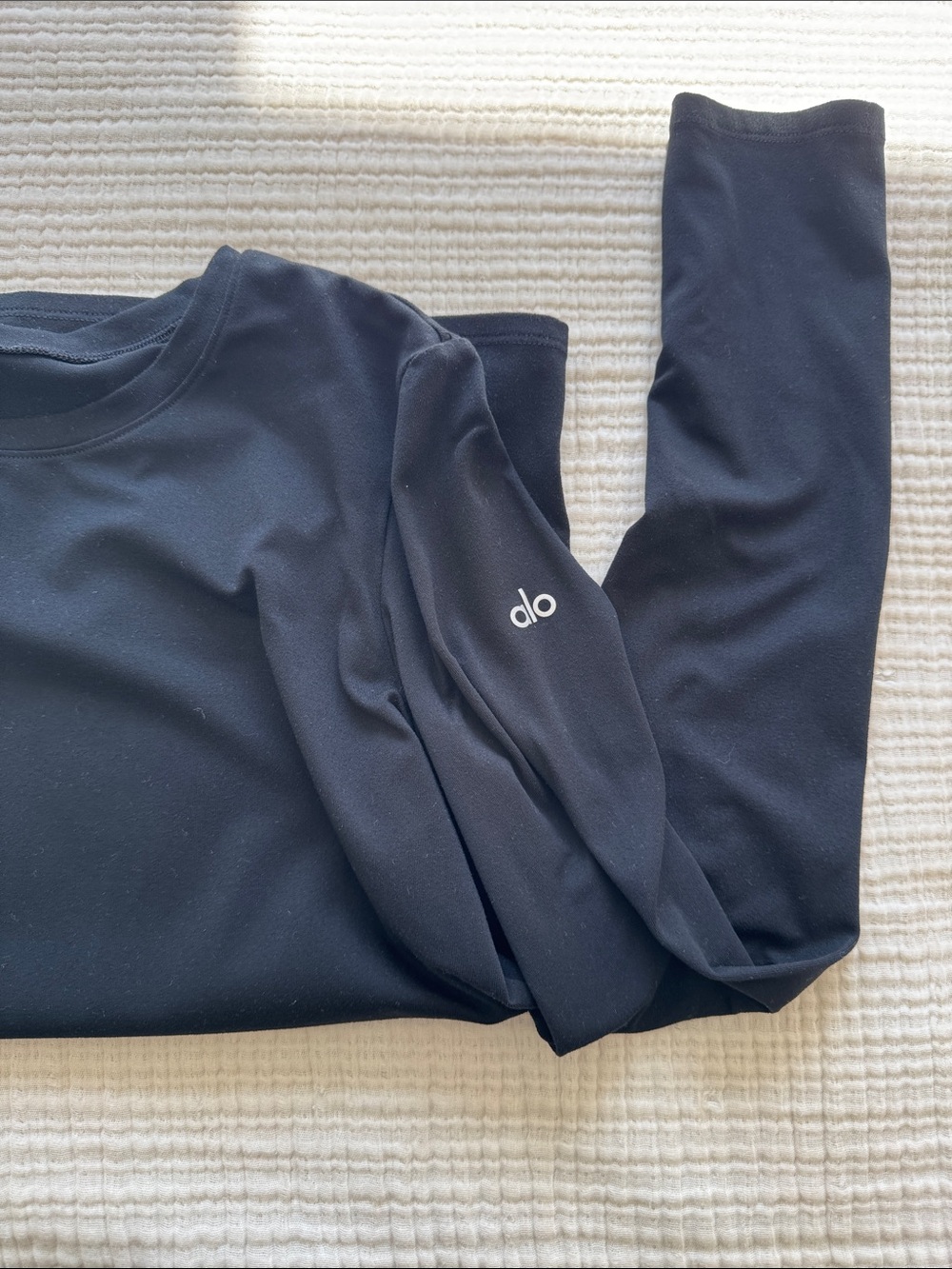 ALO Yoga Black Long Sleeve Tee